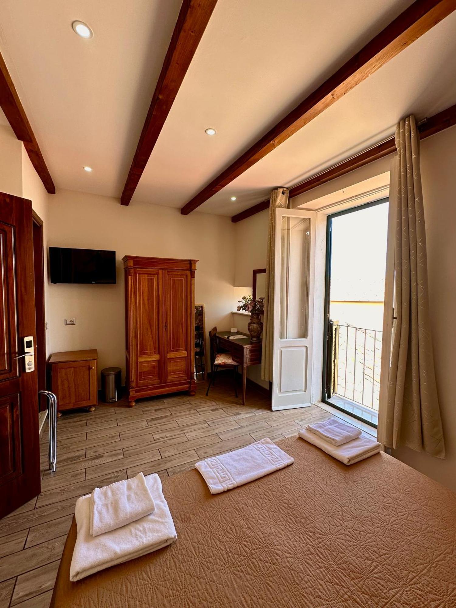 Lorylu Hotel โตรเปอา ภายนอก รูปภาพ