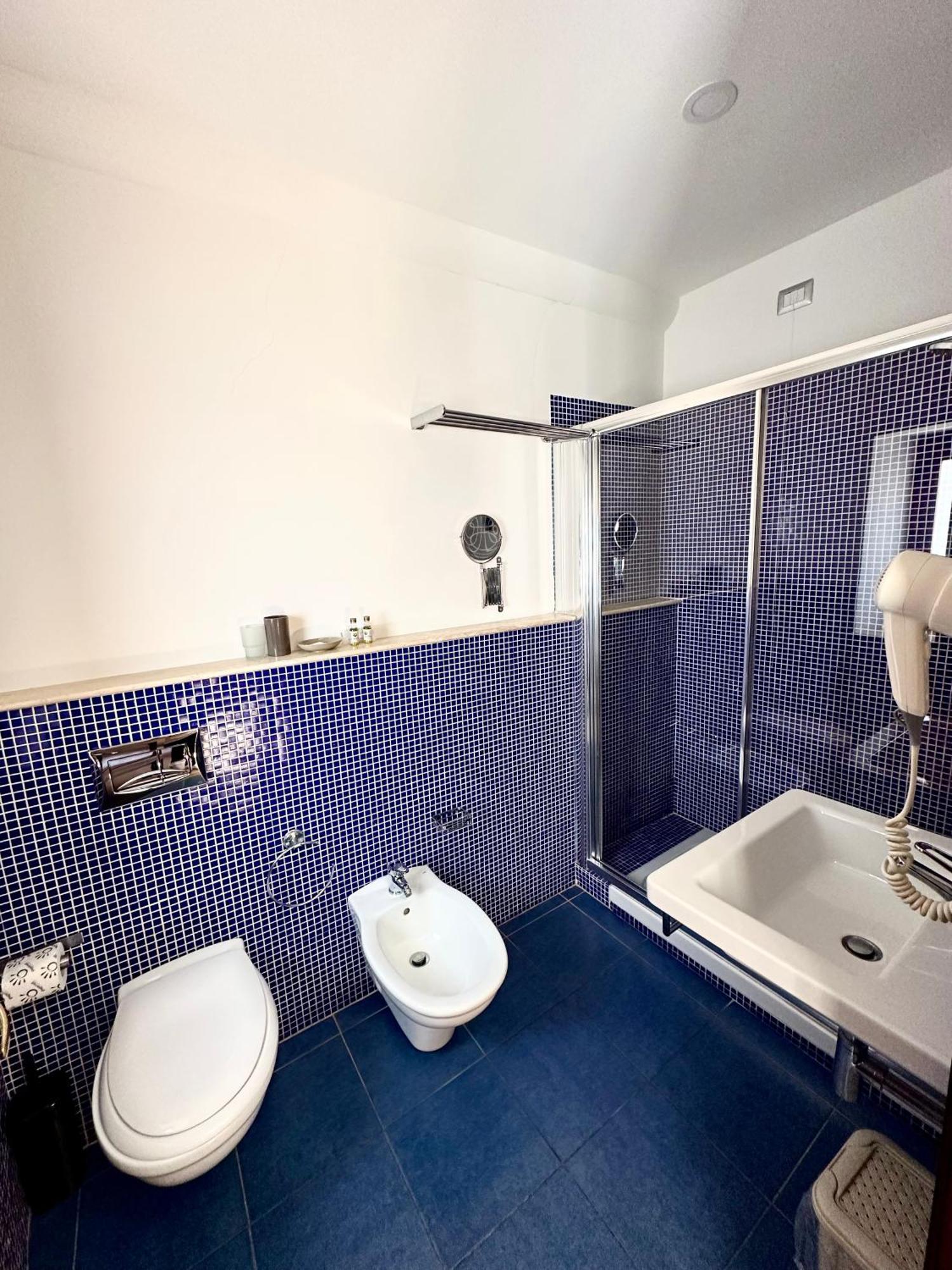 Lorylu Hotel โตรเปอา ภายนอก รูปภาพ