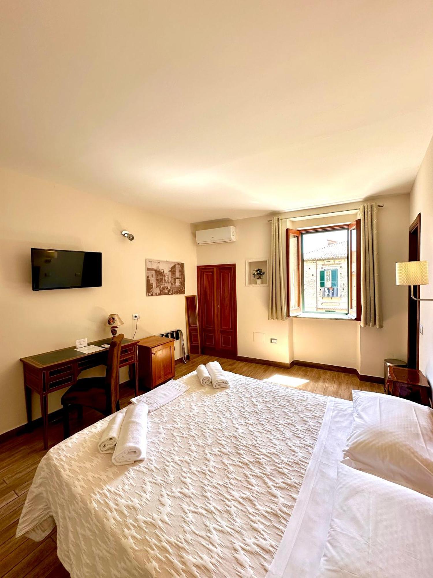 Lorylu Hotel โตรเปอา ภายนอก รูปภาพ